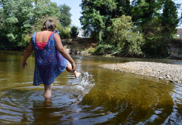 Les pieds dans l'eau © OT Val de Sioule