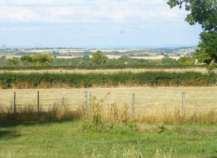 Vue sur les collines en direction de Charroux