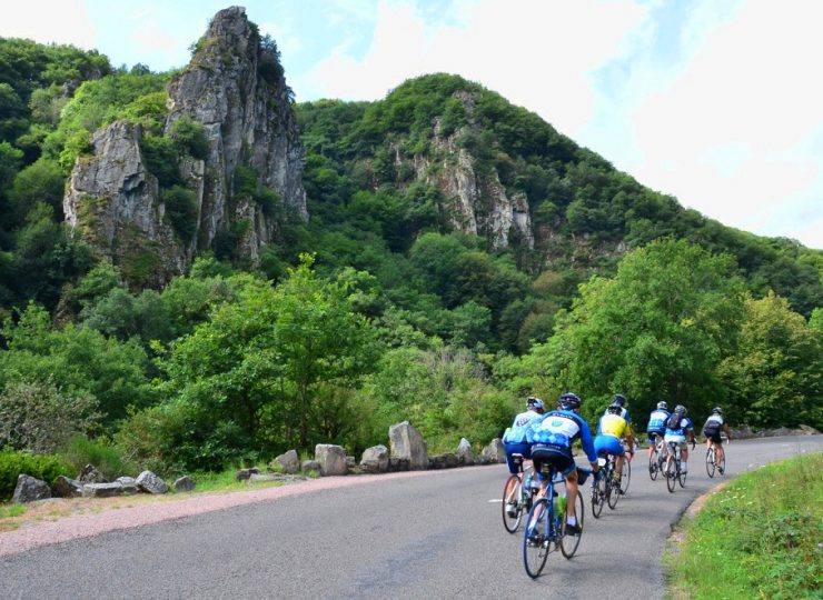 Cyclos dans les gorges de Chouvigny